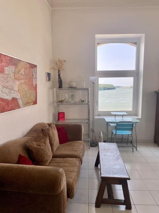 Renne - Vue Imprenable Sur Le Rhone Apartment Arles Exterior photo